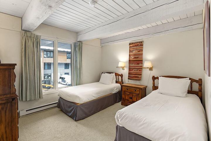 Room 19 of 193
