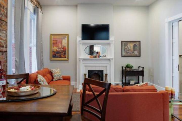 Image of 416A Waldburg st Newly Renovated 1920s Historic District Apt