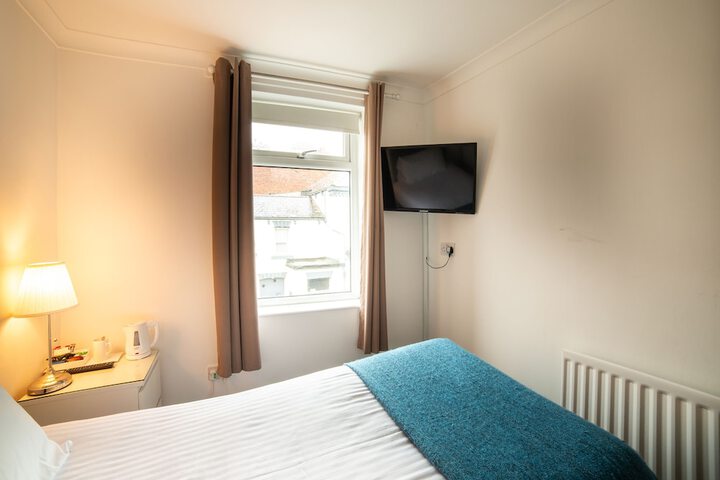 Room 4 of 34