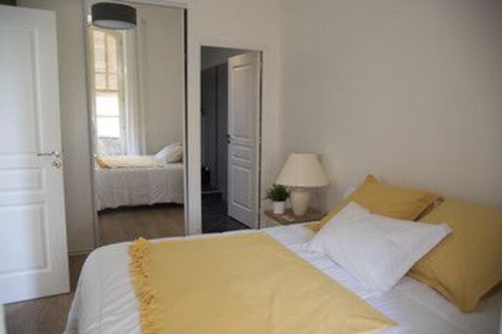 Room 5 of 10
