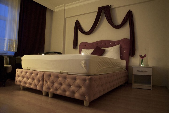 Room 27 of 28