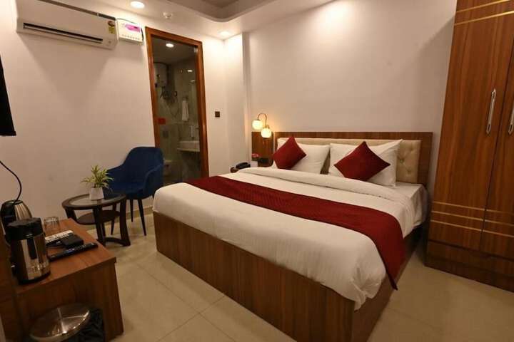 Hotel Flight Path Near IGI Airport