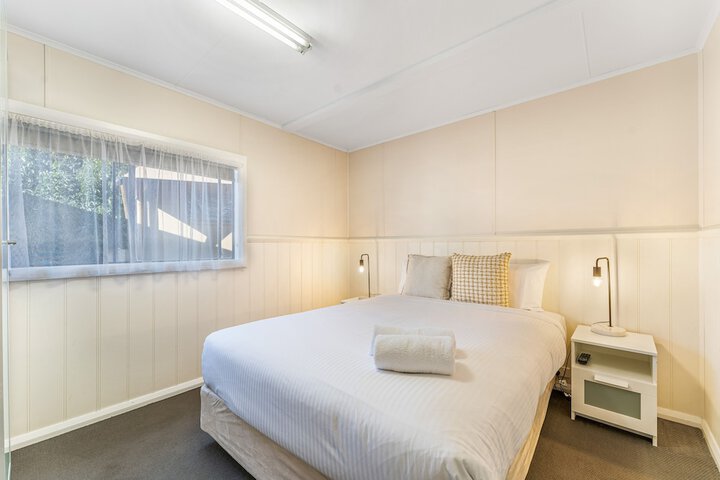 Room 27 of 211