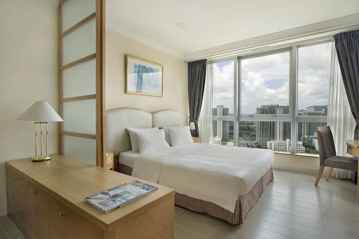 Room 8 of 33
