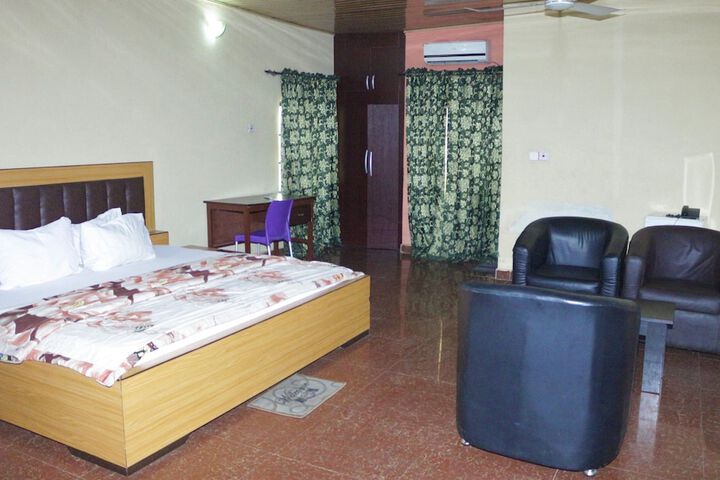 Room 13 of 20