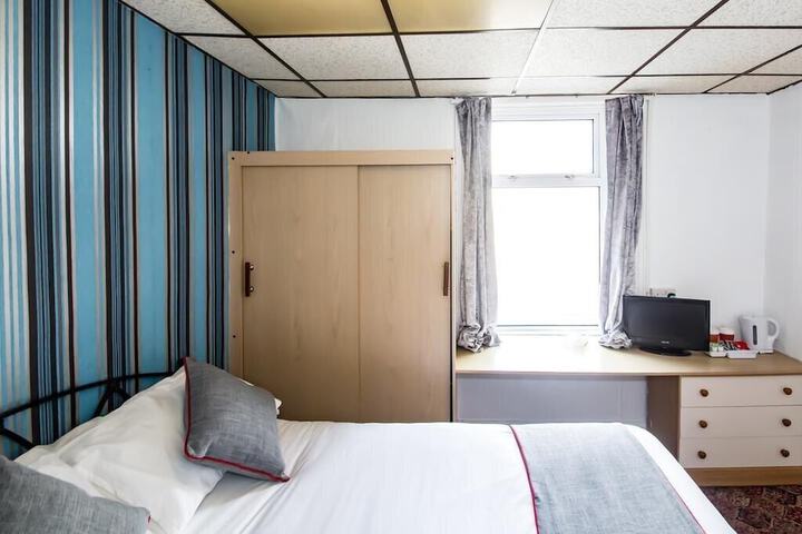 Room 5 of 19