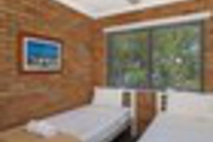 Room 5 of 129