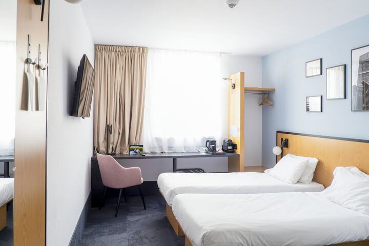 Room 17 of 47