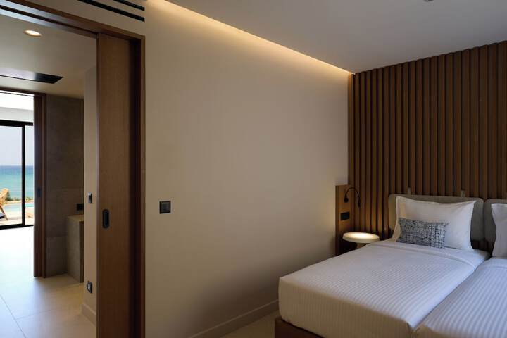 Room 8 of 42