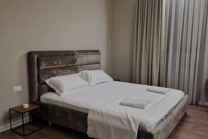 Room 8 of 48