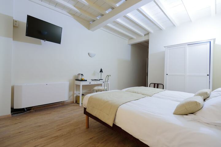 Room 6 of 70