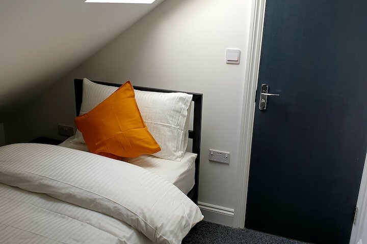 Room 17 of 39