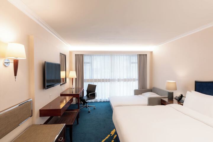 Room 26 of 90
