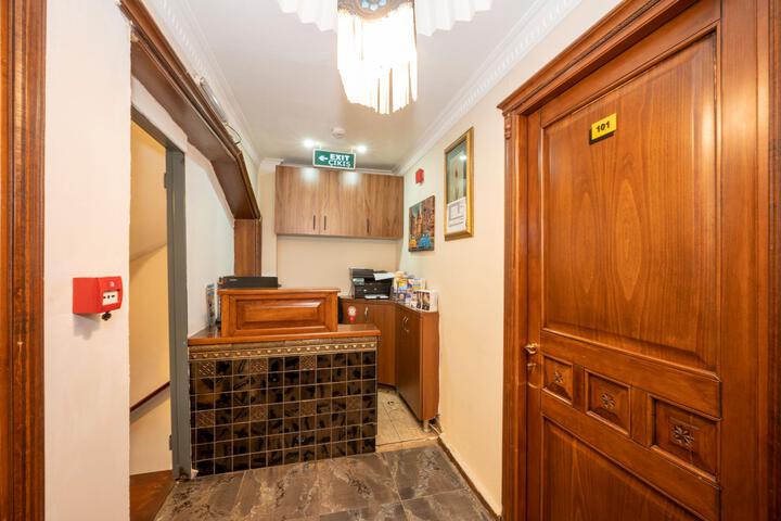 Entrance & Lobby