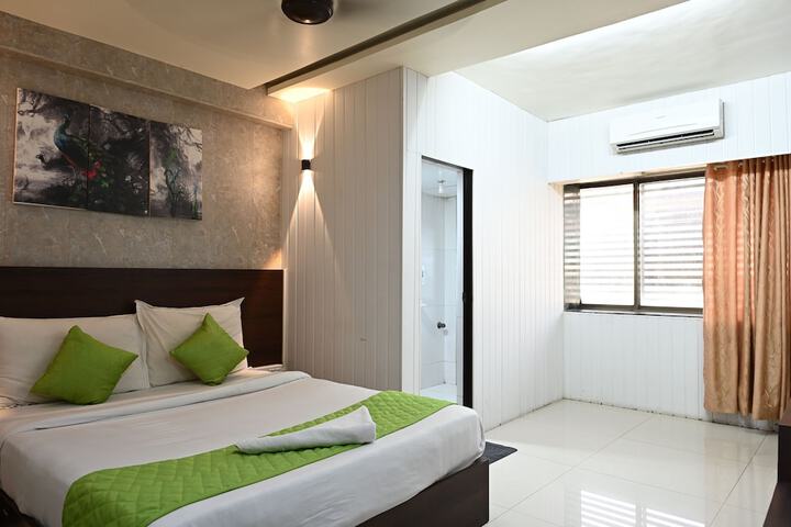 Room 52 of 78