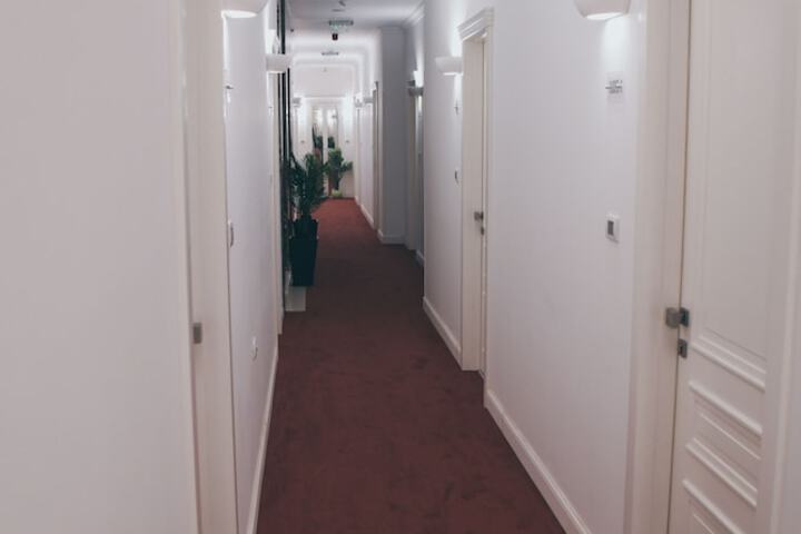 Ballroom/Hall 27 of 32