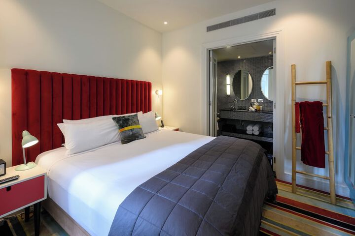 Room 10 of 68
