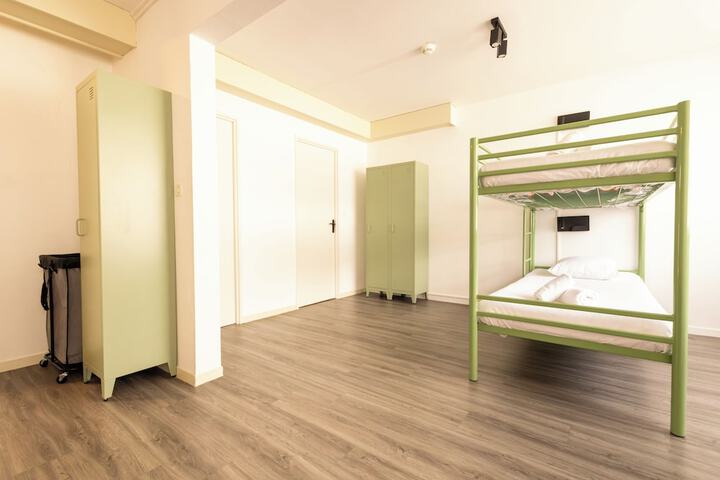 Room 28 of 81