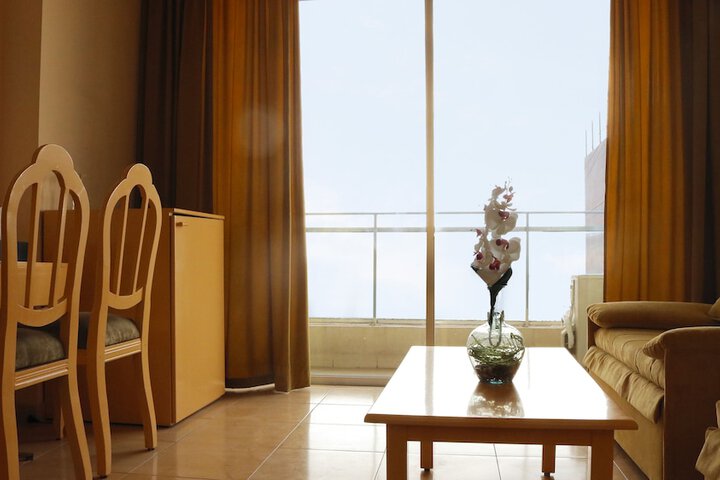 Room 16 of 40