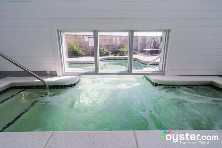 Indoor/outdoor pool