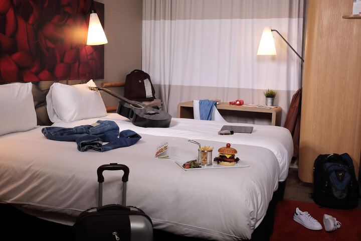 Room 25 of 102