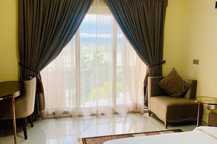 Room 8 of 34