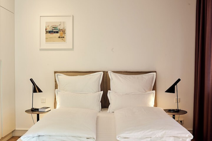 Room 3 of 28