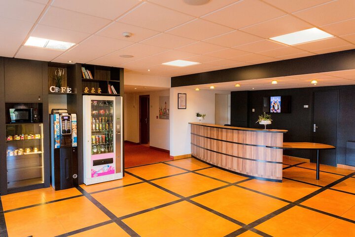 Entrance & Lobby