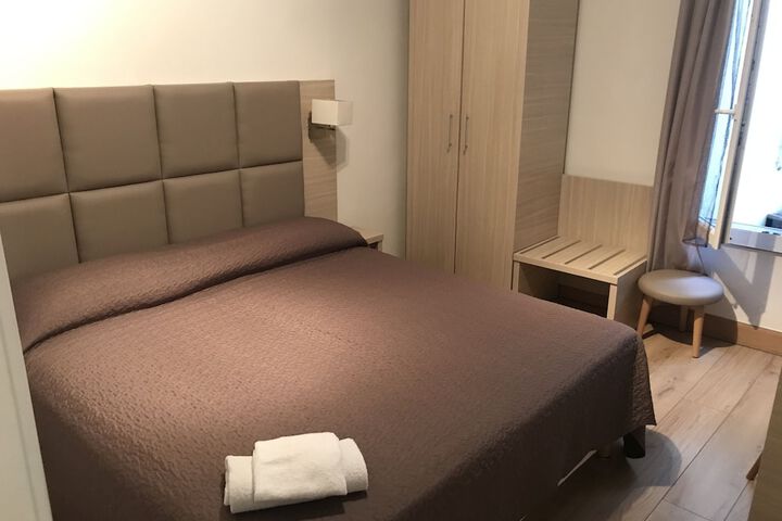 Room 6 of 50