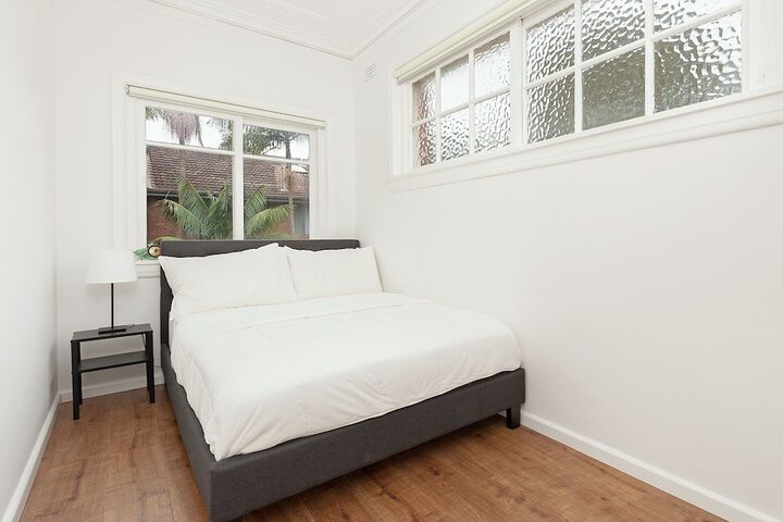 Room 2 of 10