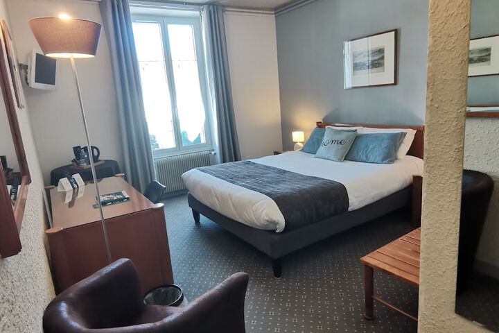 Room 3 of 62