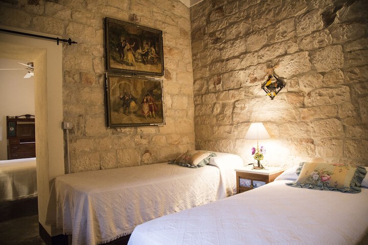 Room 10 of 39