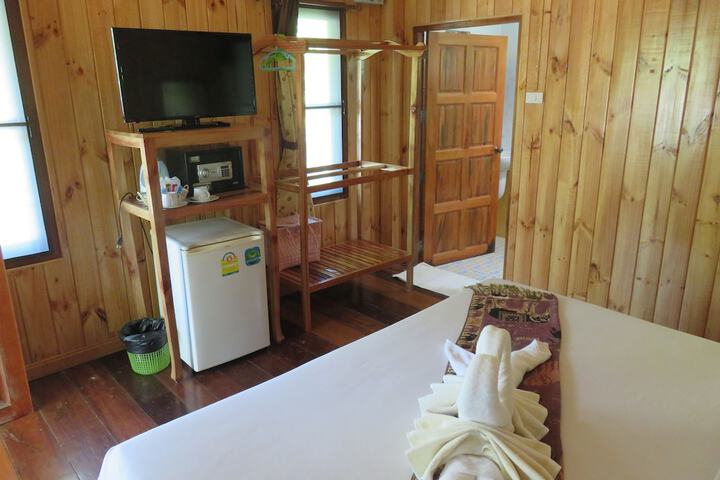 Room 53 of 137