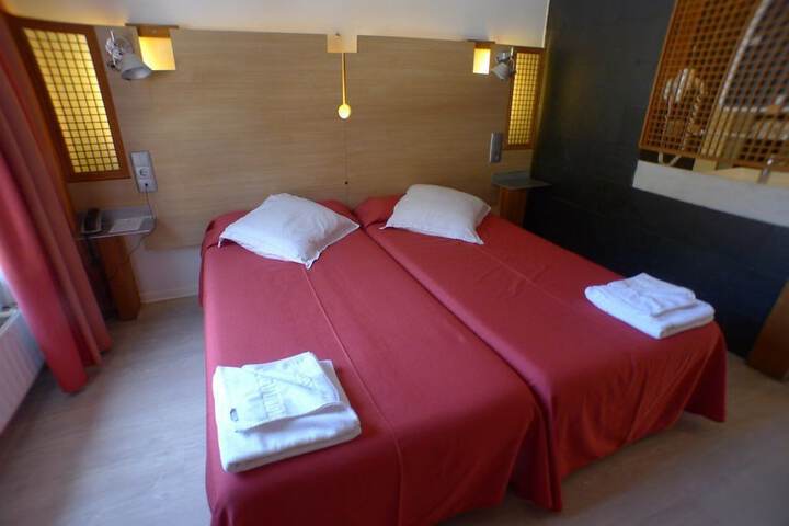 Room 13 of 20