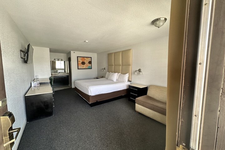 Standard | King Bed (1 of 12)