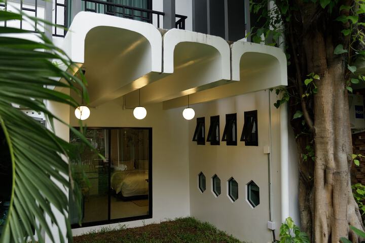Hotel Exterior 133 of 138