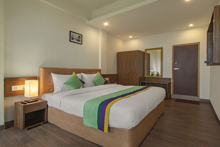 Room 10 of 38