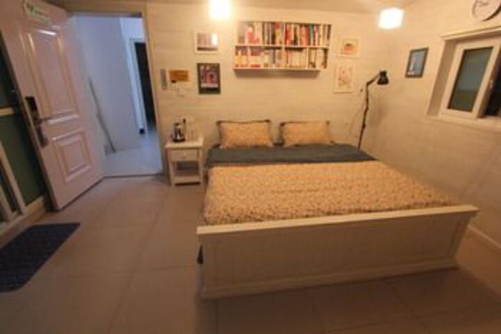 Room 2 of 16
