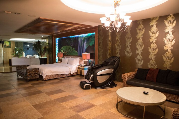 Room 47 of 79