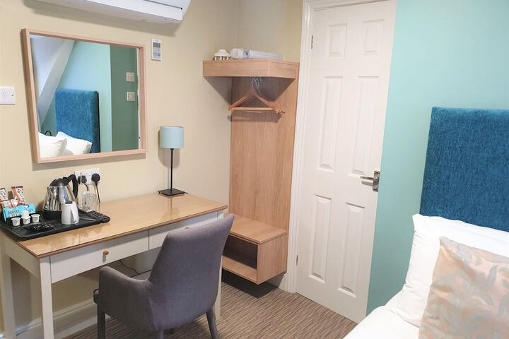Room 6 of 101