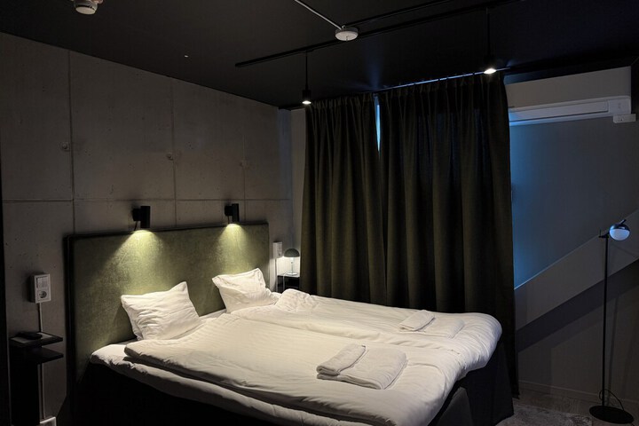 Room 8 of 22