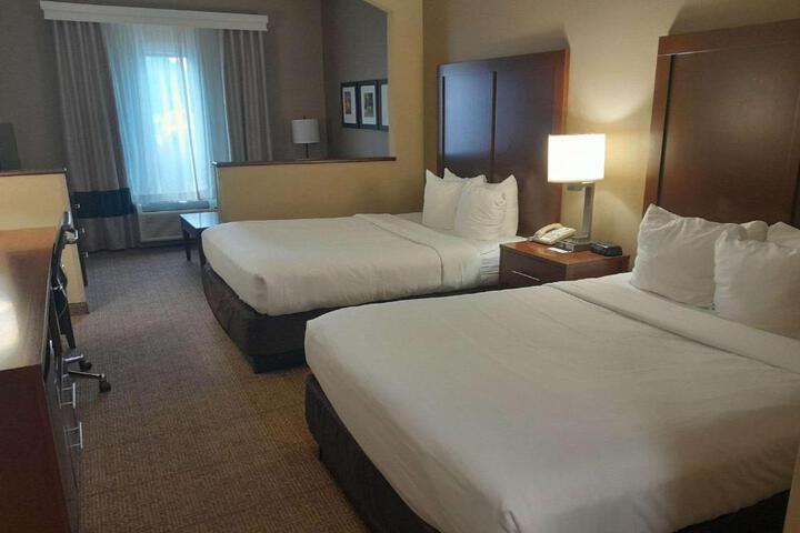 2 Queen Beds (9 of 9)