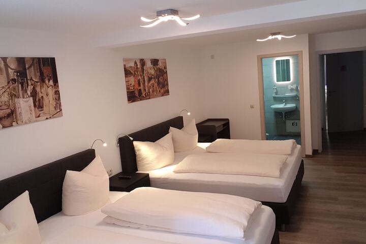 Room 34 of 97
