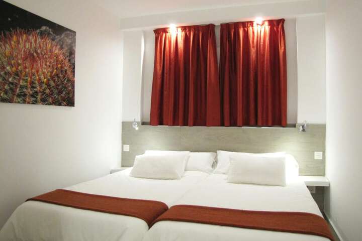 Room 4 of 28