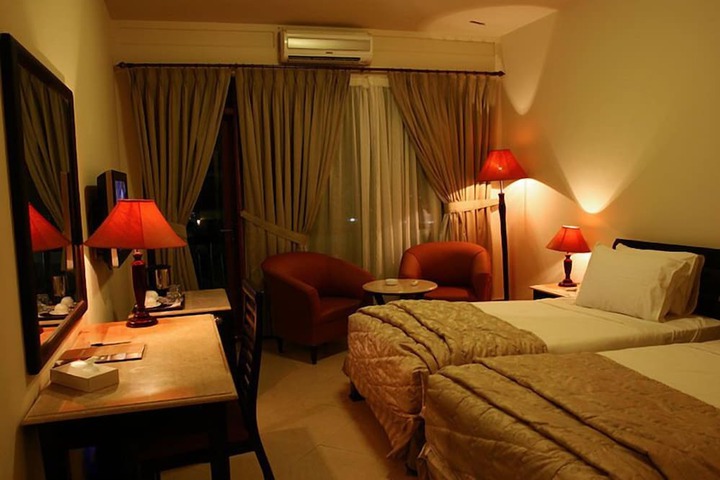 Room 19 of 98