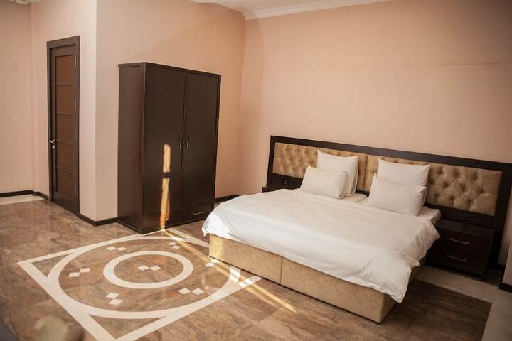 Room 10 of 38
