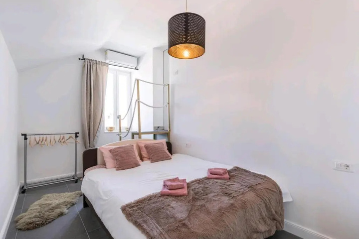 Room 2 of 13