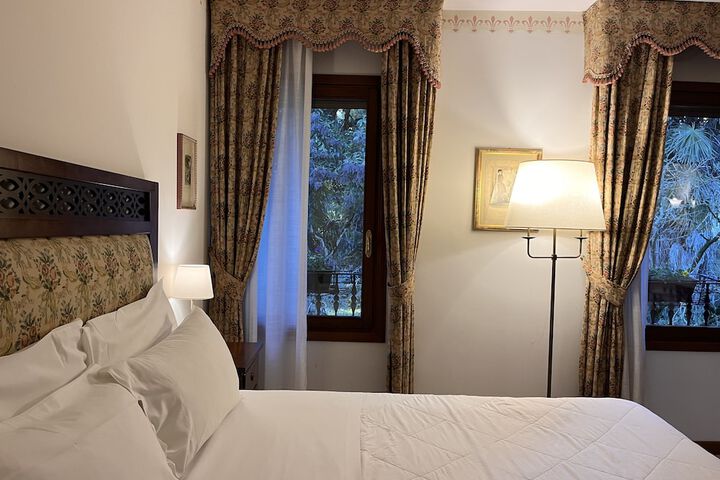 Room 45 of 177