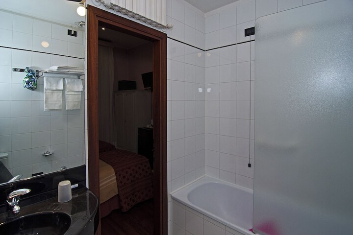 Room 63 of 85