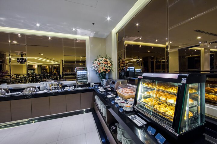 Dining 49 of 67